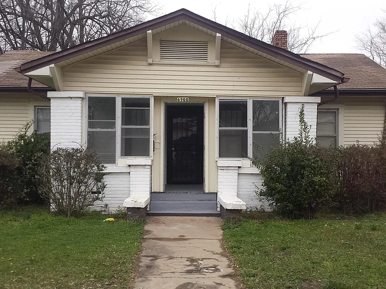 6908 Division Ave — Photo 1