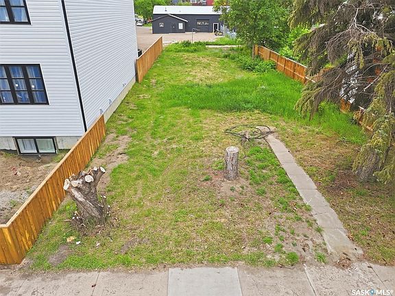 3rd image of 537 H Avenue S
