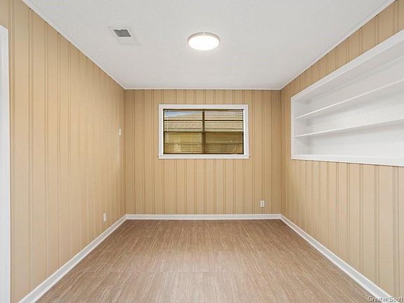 4th image of 321 Beauregard St