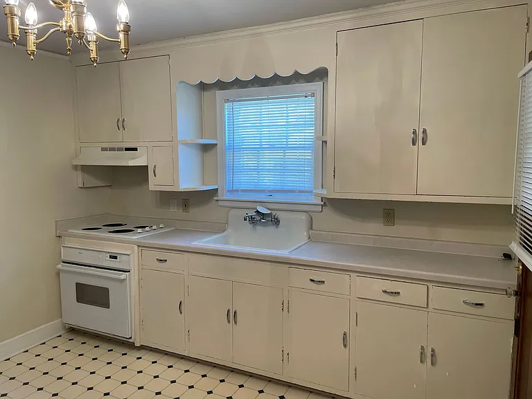 519 E Center St — Photo 10