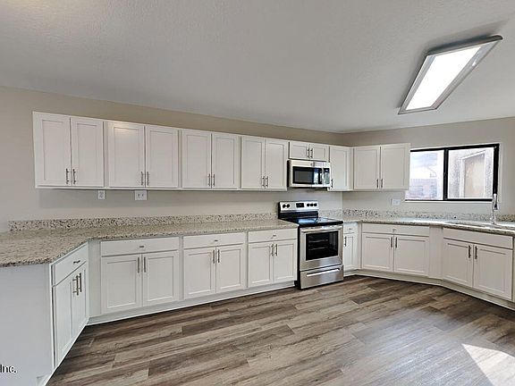 2nd image of 1141 ROMAINE Circle E