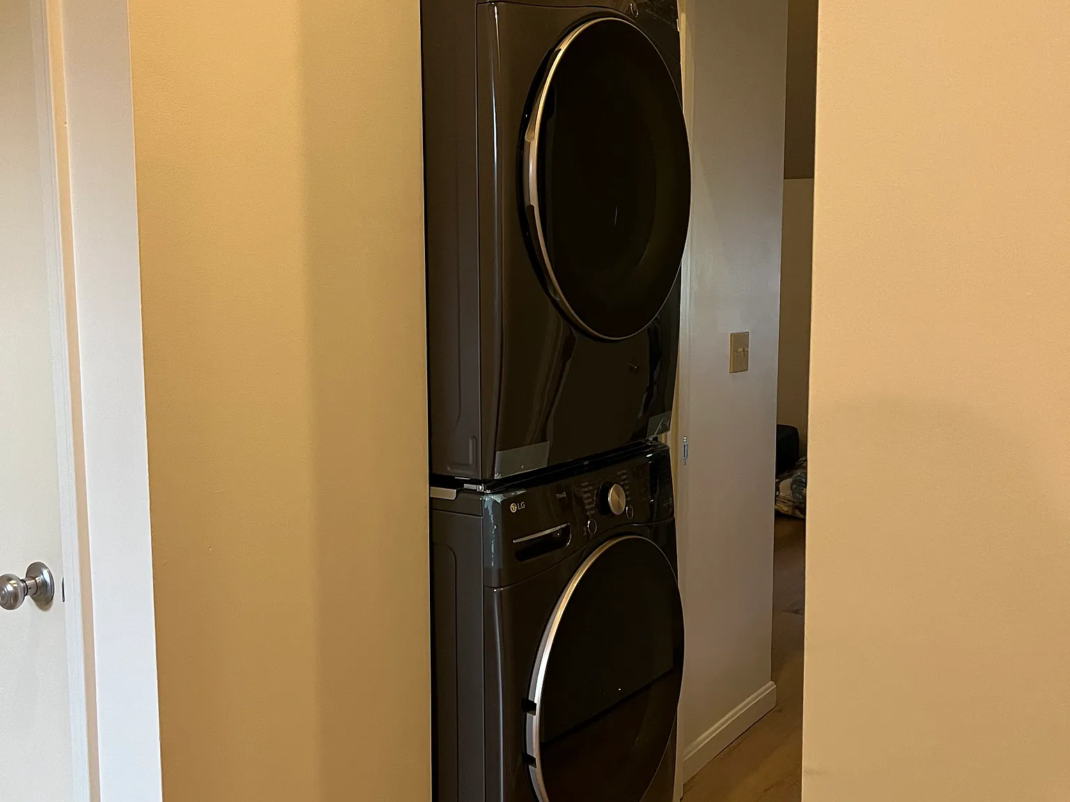 2 bed, 1200 sqft, $2,300 — Photo 4