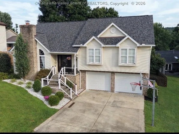 33 Meadowbrook Cir, Hurricane, WV 25526