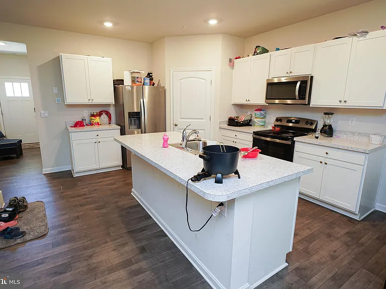 1712 Severn St — Photo 15