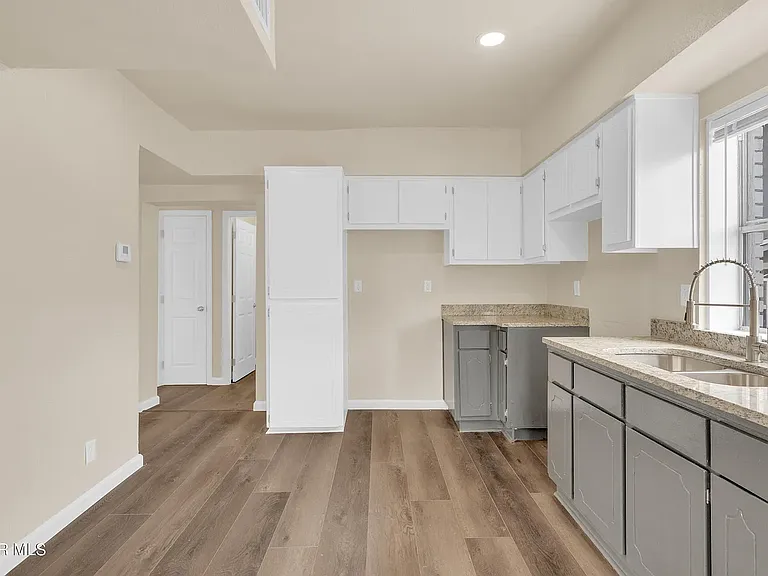 2721 Sacramento Ave — Photo 6
