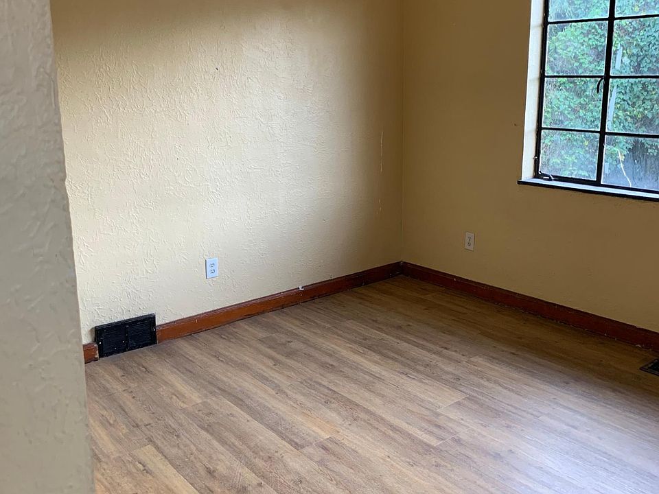 1st image of 112 Sunset Dr #B