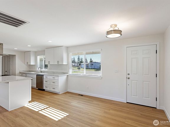 3rd image of 1464 S 303rd Street