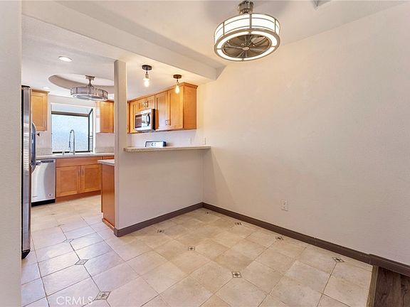 5th image of 1509 Stanley Ave APT 204