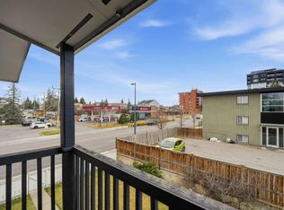 2804 W 17th Ave SW #3, Calgary, AB T3E6K8