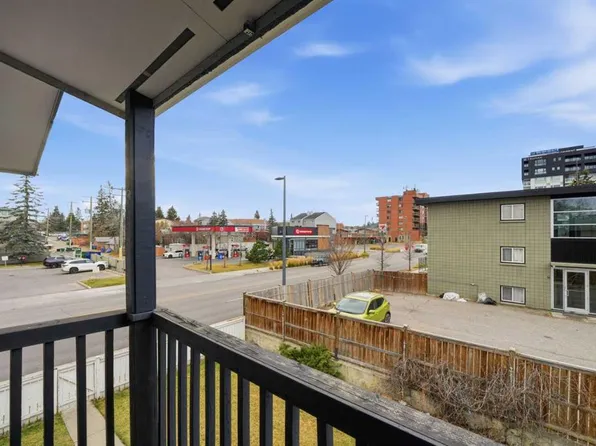 2804 W 17th Ave SW #3, Calgary, AB T3E 6K8
