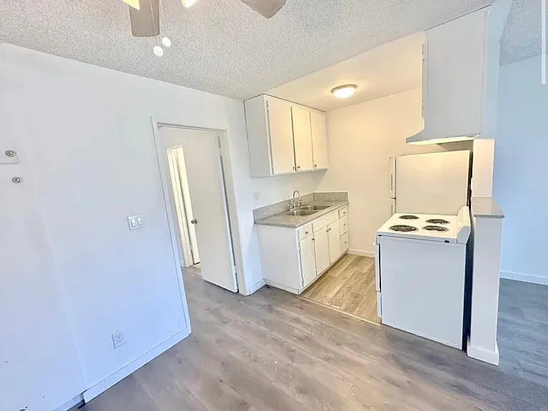 711 Machado Dr #4 — Photo 3