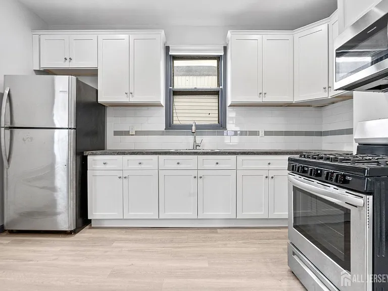 211 N 13th St #2 — Photo 4
