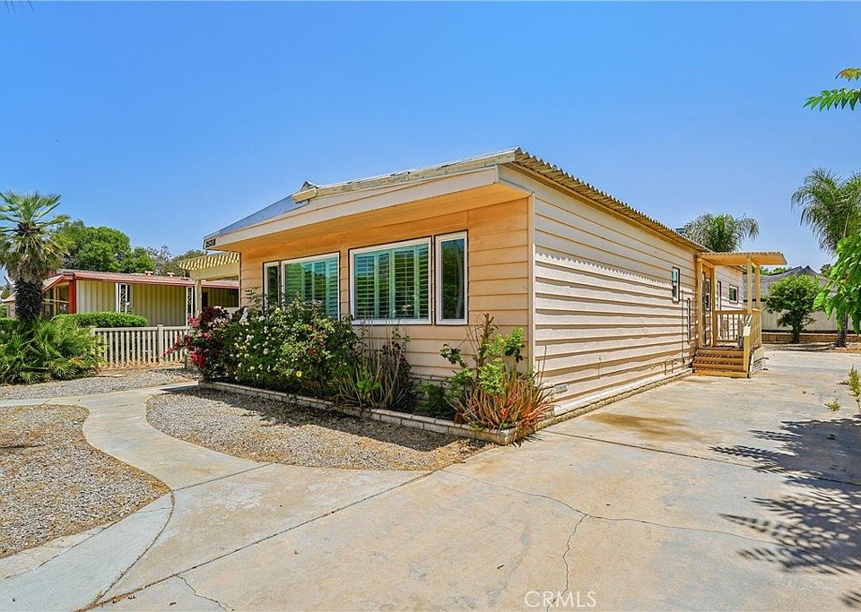 1st image of 25218 Avenida Vizcaya