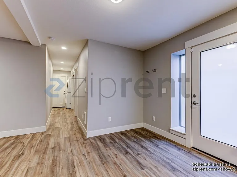 7924 SE Raymond St #B — Photo 2