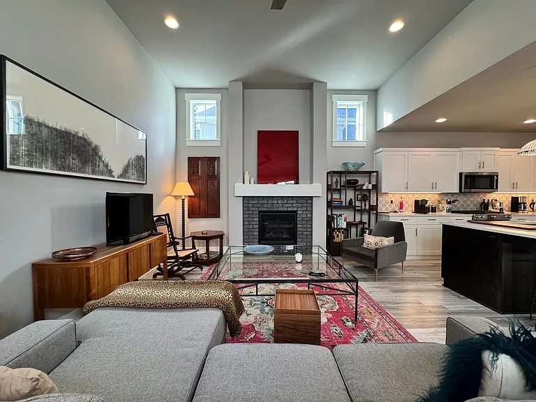 2740 Ordway Ave — Photo 50