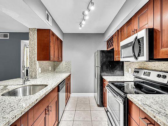 4th image of 2460 NW 33rd St APT 1704