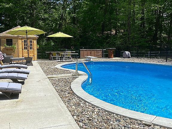4th image of 56 Wintergreen Pl