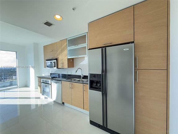 3rd image of 60 SW 13th St APT 1605