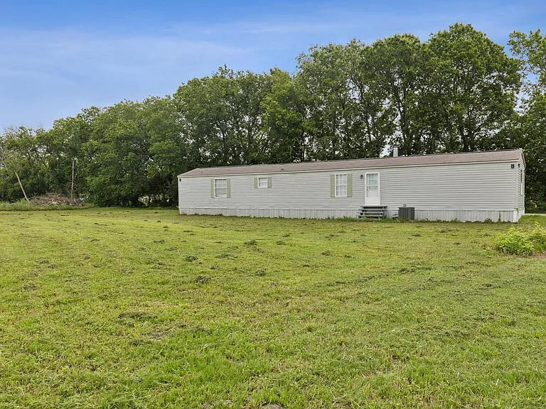 1946 County Road 2290 — Photo 20