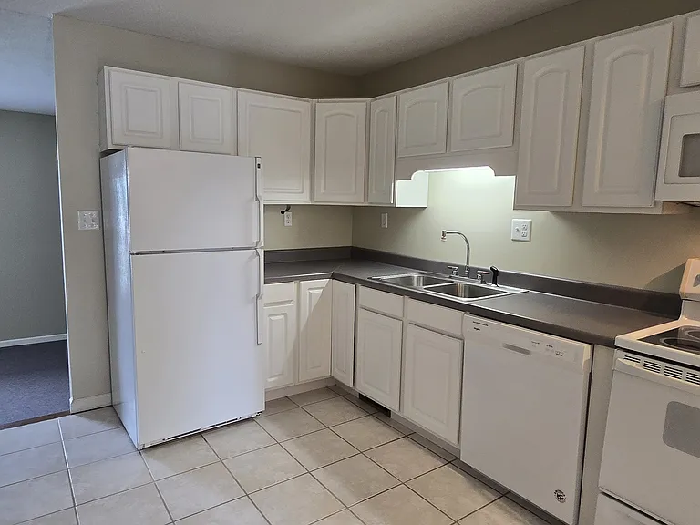 321 Poplar St — Photo 1