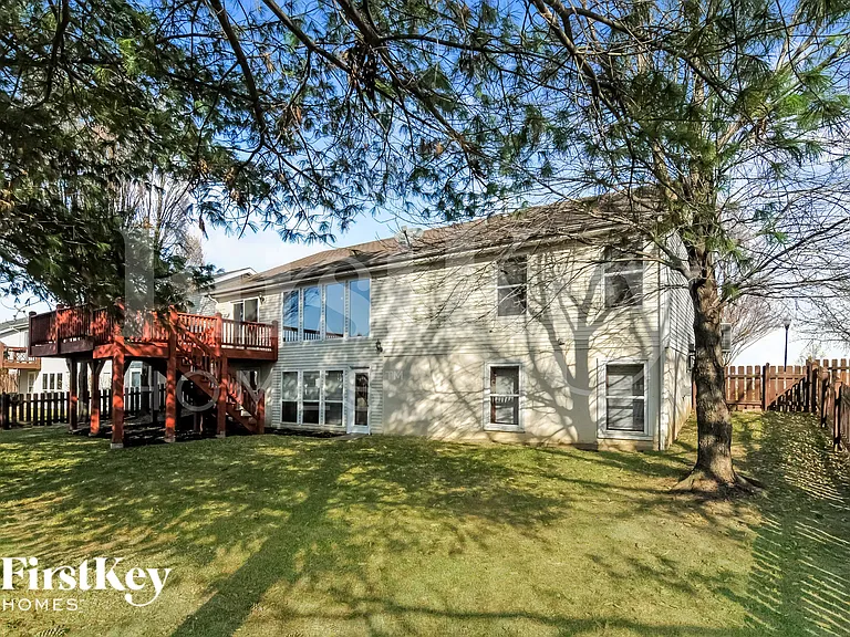 212 Royallmanor Ln — Photo 15