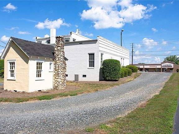 4th image of 222 E Meadow Rd