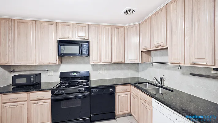 Sold by Moda Realty | media 29