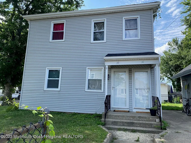 35-37 Hudson Ave — Photo 13