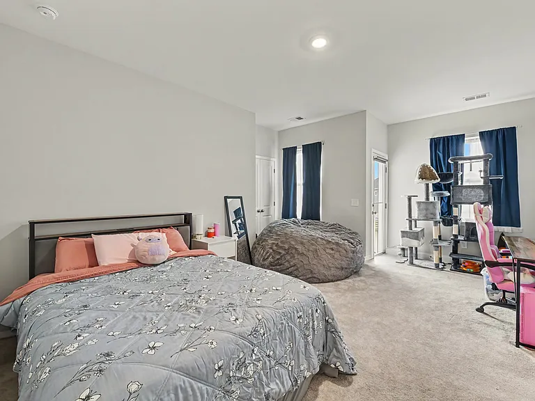 341 Chapman Cir — Photo 12