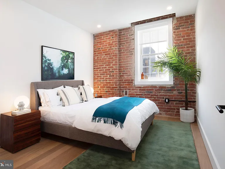 1099 Germantown Ave #B — Photo 4