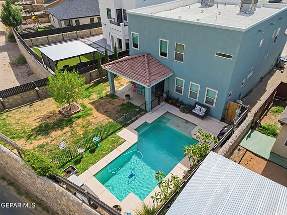 2nd image of 4020 Loma Dante Dr