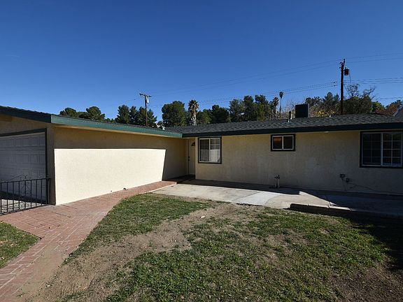 3rd image of 27264 Crossglade Ave