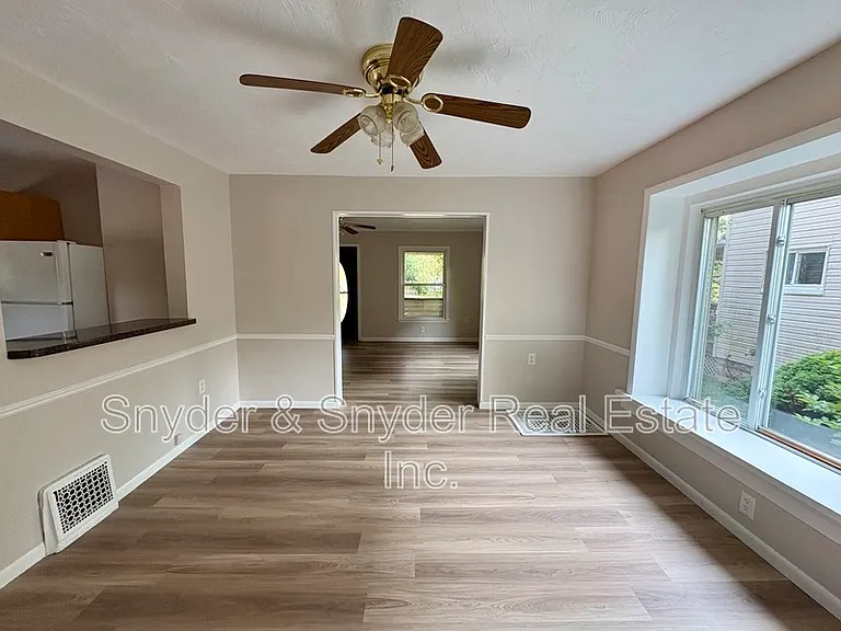 605 Sackett Ave — Photo 9