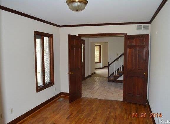 5th image of 1349 Long Lake Dr