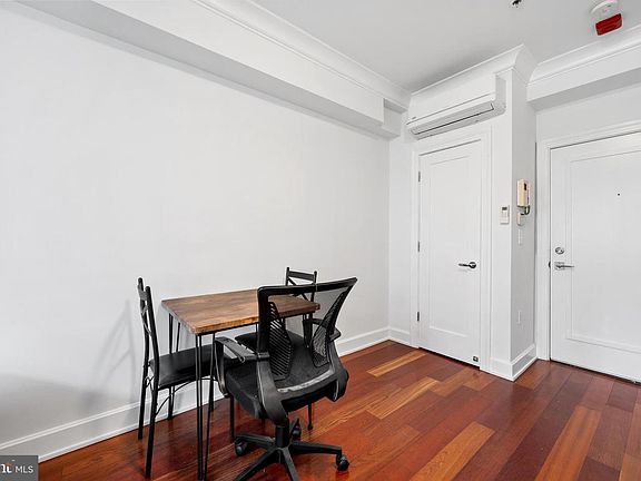 5th image of 1121 24th St NW APT 300