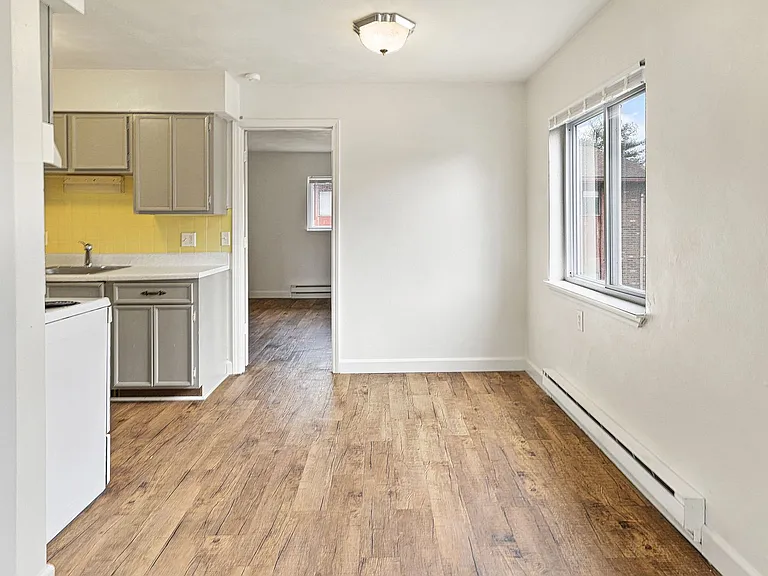 Green Door Apartments — Photo 29