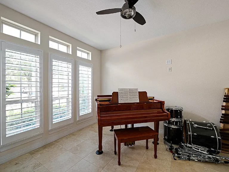 4627 Miramar Dr — Photo 5