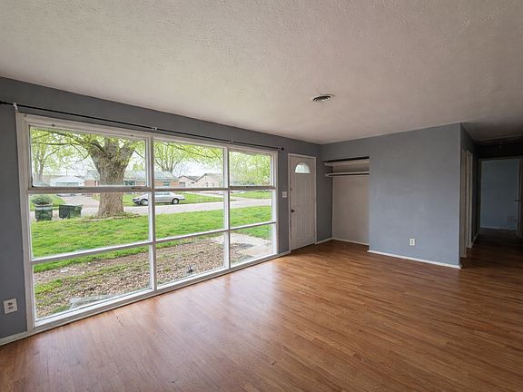 2nd image of 411 Pinewood Ave