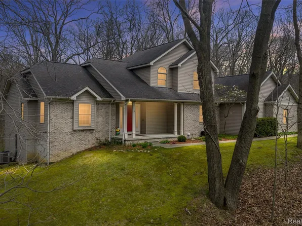1520 Houghton Trl, Ortonville, MI 48462