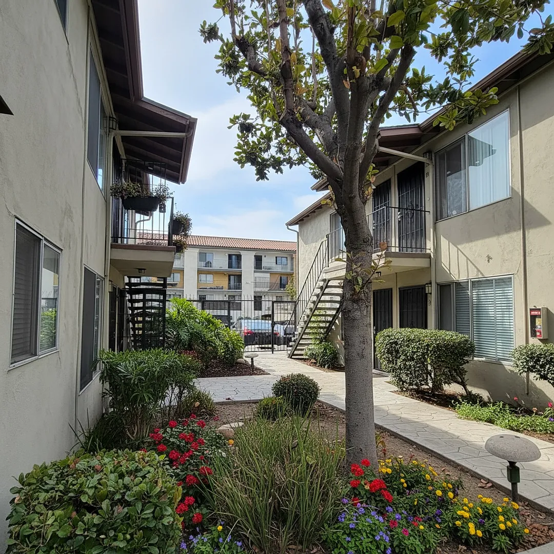 34th Street Apartments — Photo 2
