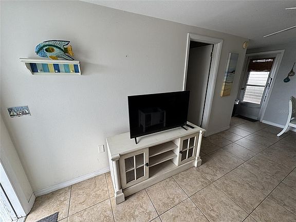 4th image of 40 W Cowles St #B