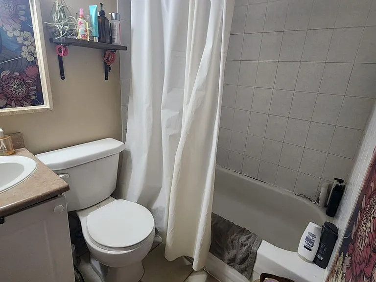 1117 Queen St E #LOWER — Photo 17