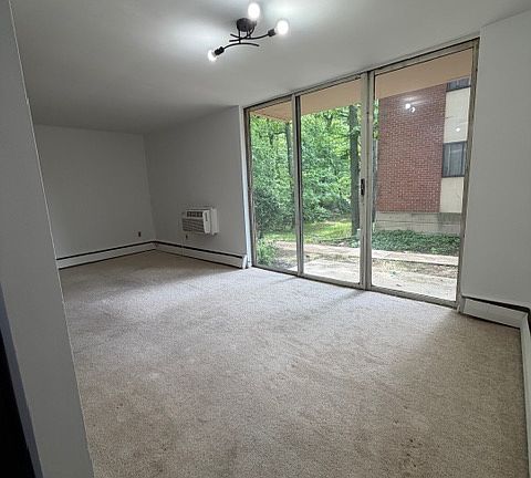 3rd image of 100 E Glenolden Ave APT F1