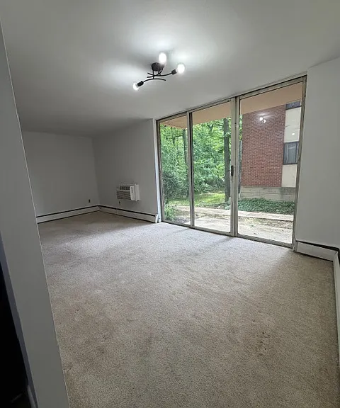 100 E Glenolden Ave #F1 — Photo 3