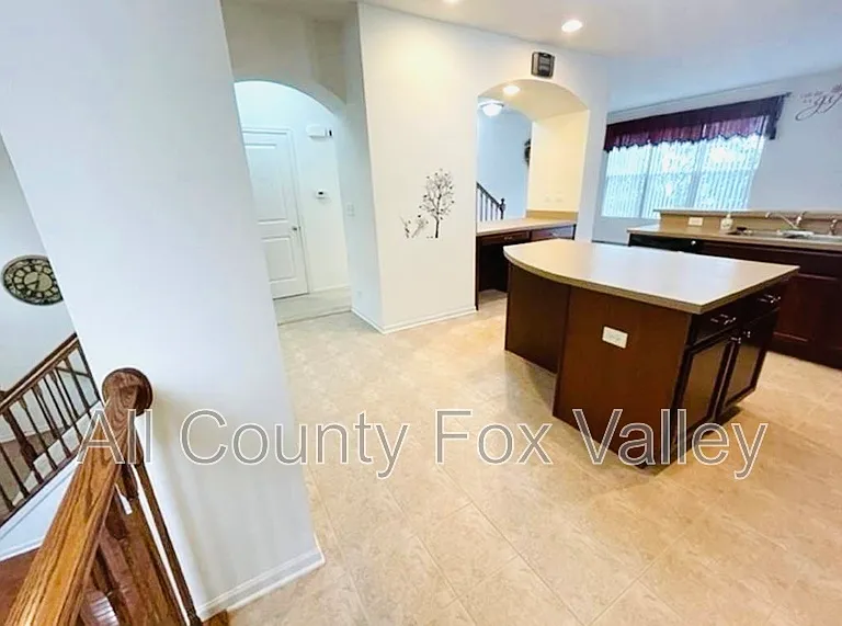 459 Grosvenor Ln — Photo 9