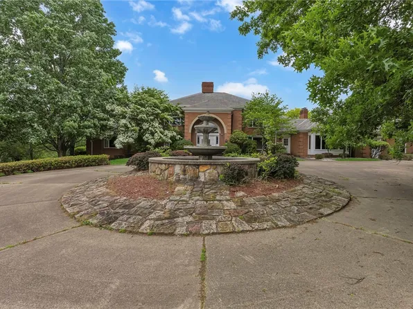 450 Knollwood Cir, Freedom, PA 15042