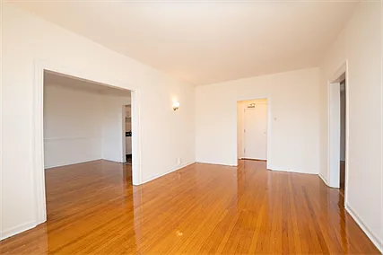 632 W. Addison — Photo 12