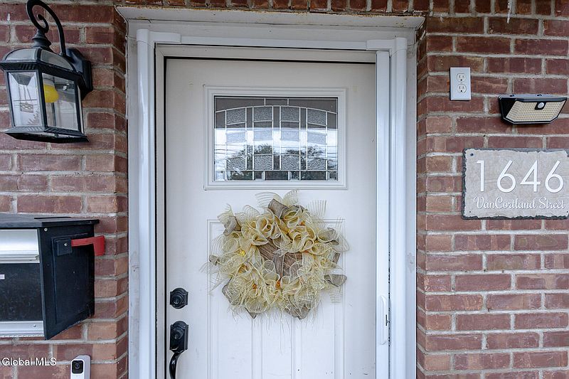 4th image of 1646 Van Cortland Street