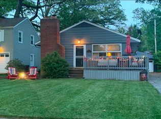 465 Oakmoor Rd, Bay Village, OH 44140