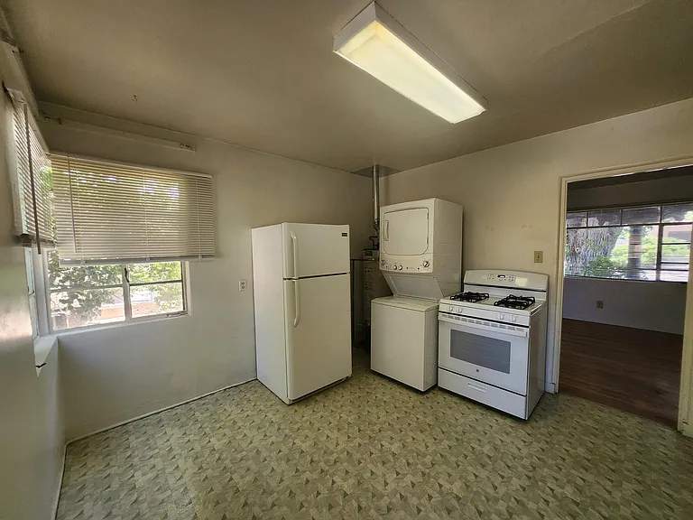 4019 Roma Ave NE — Photo 5
